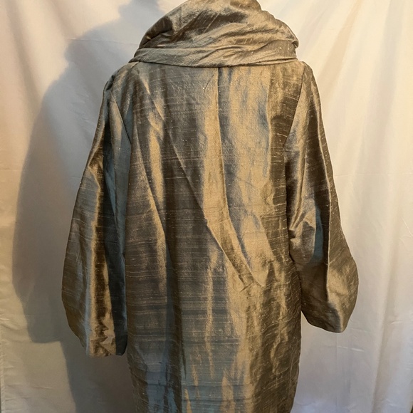 YAK MAGIK Gold Silk Draped Collar Opera Coat - Picture 3 of 6